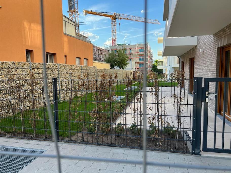 Three Bedroom Apartment In City Centre With A Grand Garden Frankfurt am Main Ngoại thất bức ảnh